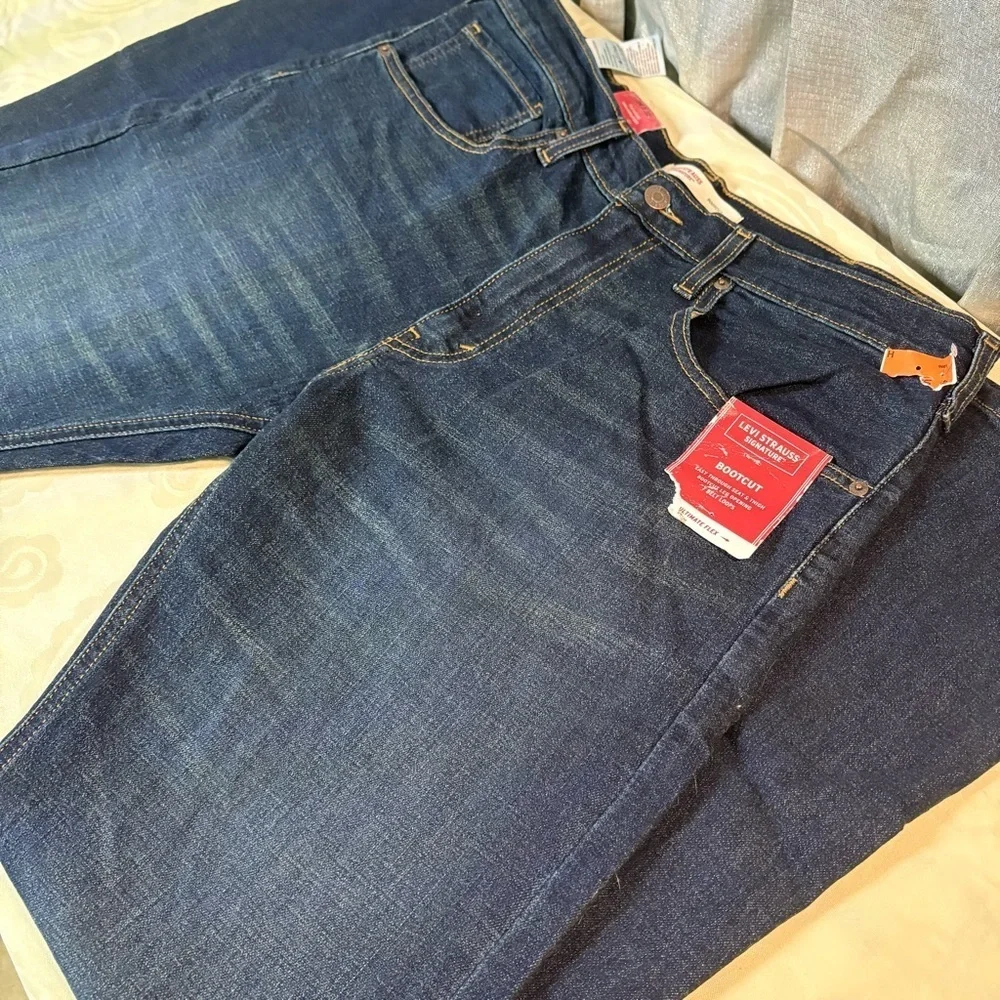 NWT- Levi's Men's Bootcut Jeans - Dark Blue 34X32